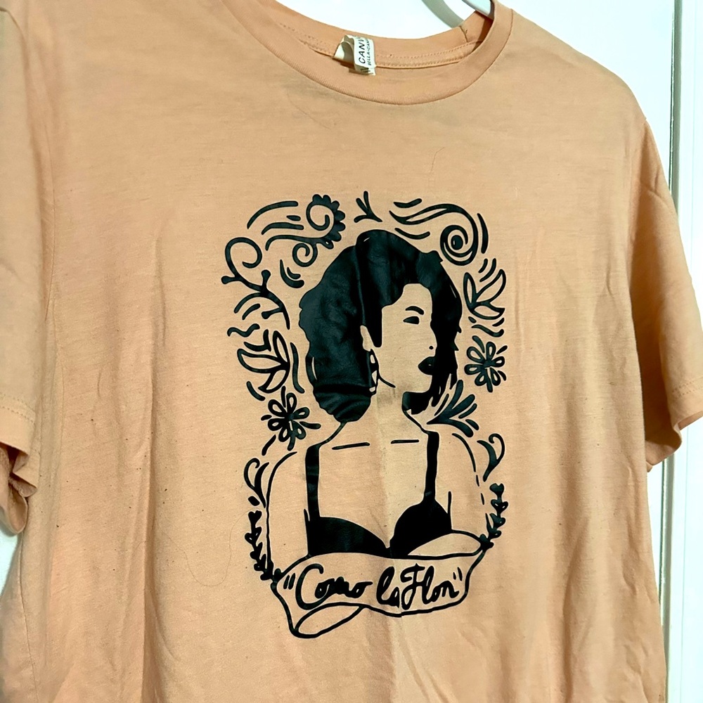 XL Selena Quintanilla “Como La Flor” graphic tshirt